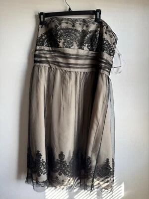 Vestido de novia David’s negro de tul beige sin tirantes talla 16 elegante día de San Valentín Foto 1 de 4