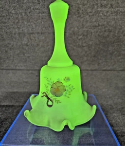 Fenton 1983 Connoisseur Burmese Bell Hand Painted, Crimped #1443 of 2000 - GLOWS - Picture 1 of 7