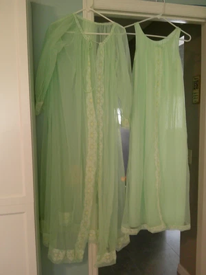 1950's MISS ELAINE Green  w/White Trim Peignoir Bridal Nightgown Robe Bridal - Image 1 of 4