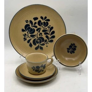 VTG Pfaltzgraff Folk Art 5‑Pc Place Setting Blue Floral (1977)Tan USA Stoneware - Picture 1 of 23