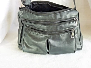 Schwarze weiche Kunstleder Umhängetasche Handtasche mehrere Taschen 9 x 4 neu ohne Etikett - Bild 1 von 9