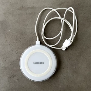 Old white Samsung Wireless Charger EP-PG9201 Galaxy - Picture 1 of 3
