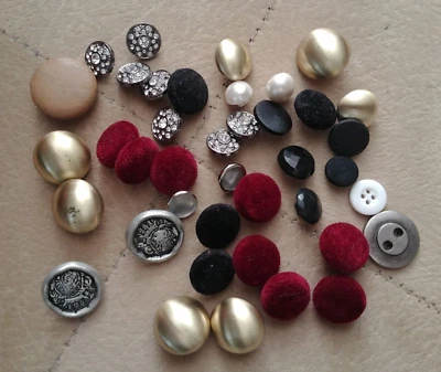Lot 50 Assorted Color Mixed Fabric Metal Sewing Clothing Buttons Faux Gemstones - Image 1 of 4