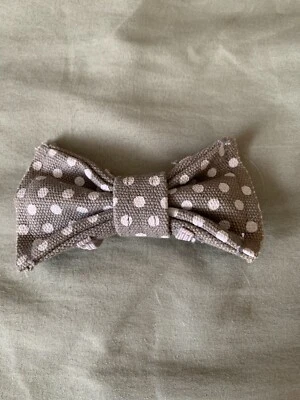 Pajarita para perro - Diseño de lunares grises  Foto 1 de 4