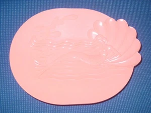 PIATTO PLASTICA ROSA ART DECO SIRENA STILISTI MODERNI 3D DESIGN BRITANNICO 11" X 9 - Foto 1 di 3