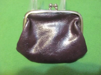 Vintage Faux Leather Coin Purse with Kiss Lock 3 3/4" X 3" - Imagem 1 de 4