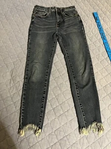 Judy Jeans blau Cropped Fit Größe 3/26 ausgefranster Boden stylisch - Bild 1 von 8