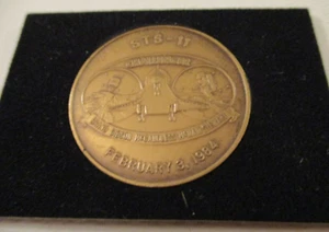 NASA Challenger STS-11 1984 primera moneda de bronce aterrizaje KSC - Imagen 1 de 3