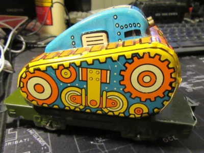 Vintage rare MARX 572ST Flat Car with Wind up Tank works excellent - Image 1 of 4