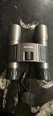 Meade 8x32 Inch Binoculars with Case 311 Feet/1000 Yards - Image 1 of 4