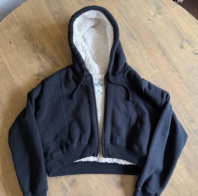 Sudadera Hollister Recortada Forrada Sherpa, Talla XS Foto 1 de 3