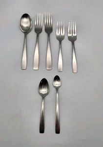 Oneida Satin Accent Stainless Flatware Mixed Lot Of 7 Dinner Forks Spoons Baby  - Picture 1 of 5
