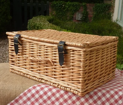 Wicker basket hamper picnic storage display - Image 1 of 4
