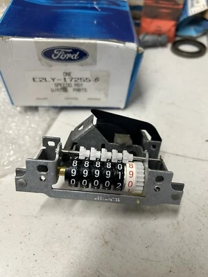 Nuevo de Lote Antiguo Lincoln Town Car 1984-1990 y 1984-1985 Mark VII E2LY-17255-G Foto 1 de 4