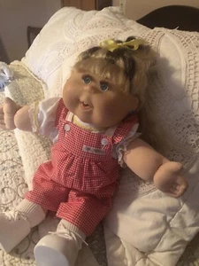 Cabbage Patch Puppe gebraucht makelloser Zustand. Schönes Sportoutfit - Bild 1 von 9