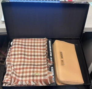 Steve Madden 2pc Gift Set Camel Multi Wallet & Scarf - Picture 1 of 5
