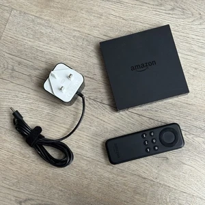 Amazon Fire TV (2. Gen) 4K HD Model: DV83YW Kabel beschädigt aber funktioniert - Bild 1 von 9