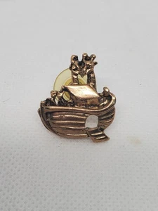 Noahs Ark Lapel Pin Brooch Gold Tone Animal Pair Vintage - Picture 1 of 4