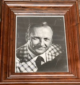 BO SCHEMBECHLER MICHIGAN WOLVERINES HAND SIGNED AUTOGRAPHED 8X10 PHOTO - Picture 1 of 2