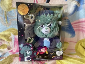2500 ¡SOLO! NUEVO EN CAJA PELUCHE UNIVERSAL MONSTRUOS FRANKENSTEIN'S GRUÑÓN CUIDADO OSO 1980 JUGUETE - Imagen 1 de 3