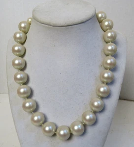 Collar de corazón vintage de perlas de imitación grandes anudadas de una sola hebra de Carol Lee - Imagen 1 de 5