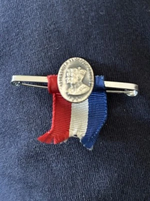 Commemorative George Vi & Elizabeth 1937 Coronation Bar brooch with Ribbon - Image 1 of 4