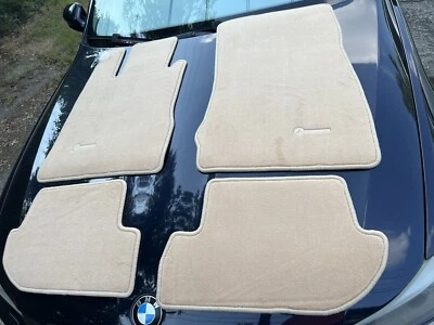 2000-2006 Mercedes-Benz W215 Genuíno CL55 AMG TAPETES DE ASSOALHO CL500 CL600 FABRICANTE DE EQUIPAMENTO ORIGINAL TAN - Imagem 1 de 4