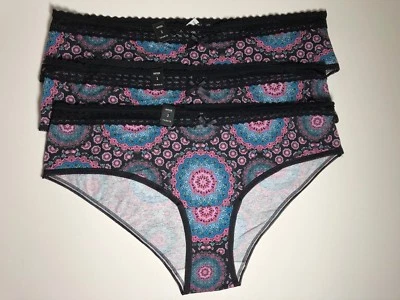 3对Torrid Hipster内裤黑色粉红色蓝色花卉奖章蕾丝内衣 — 第 1/4 张图片