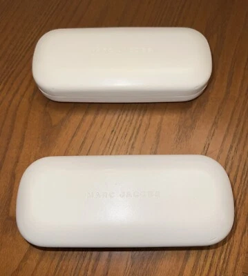Lote de 2 MARC JACOBS Blanco LOGO Cuero sintético DURAS GAFAS DE SOL con cubierta Estuche Foto 1 de 4