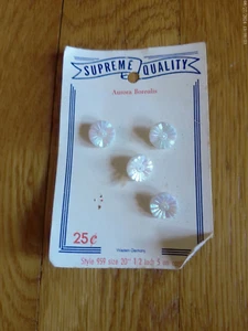 Vintage Aurora Borealis Buttons White Flower Daisy NOS New On Card BEAUTIFUL! - Picture 1 of 12