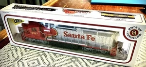 HO SCALE BACHMANN GP40 SANTA FE #6067 DIESEL LOCOMOTIVE NICE!!🔥🔥🔥🔥🔥 - Picture 1 of 7
