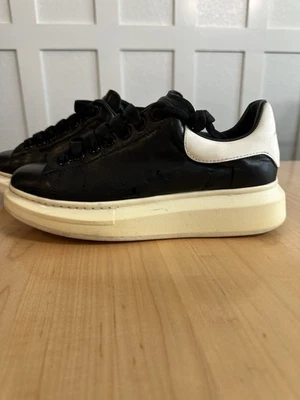 Zapatilla Alexander McQueen Grande Blanco y Negro EE. UU. Talla 8 Foto 1 de 4