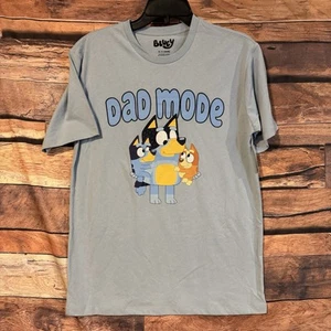 Bluey Small T-Shirt Papà Moda Bandito Blu Bingo Cartoni Animati TV Show Maglietta Grafica - Foto 1 di 6