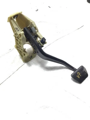 BMW 528I 2011 pedal de freno del lado del conductor ++ Foto 1 de 4