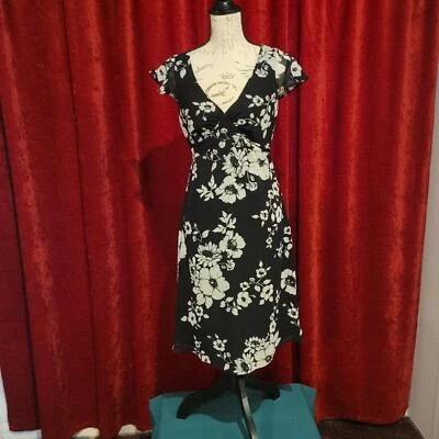Vestido Floral Seda WHITE HOUSE BLACK MARKET Talla 4 Foto 1 de 4