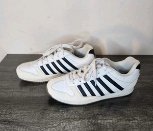 Zapatillas Universitarias Clásicas K-Swiss Blancas con Rayas Negras Juveniles Talla 5.5 - Imagen 1 de 9