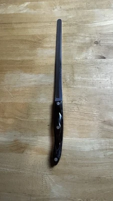 Cuchillo rebanador de pan dentado Cutco 1724 remolino marrón Foto 1 de 4