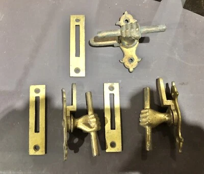 Juego de 3 capturas y guarda ventanas de latón victoriano originales de “puño” Foto 1 de 2