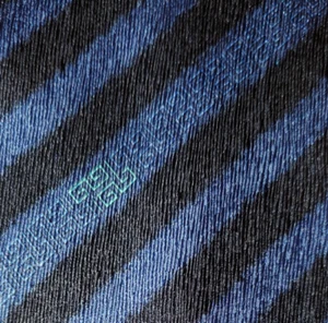 GIANNI VERSACE ~ CRAVATTA ABITO UOMO SETA ~ BLU E NERO ~ A RIGHE ~ 58" - Foto 1 di 3