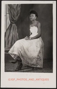 1950er SCHÖNES ELEGANTES SCHWARZES AFROAMERIKANISCHES DAME STUDIO PORTRAIT VINTAGE FOTO - Bild 1 von 1
