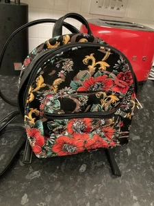 Mini Velvet oriental floral backpack - Picture 1 of 5