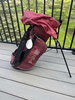Bolsa de golf Ping Junior con 4 divisores (rojo/negro) con cubierta Foto 1 de 4