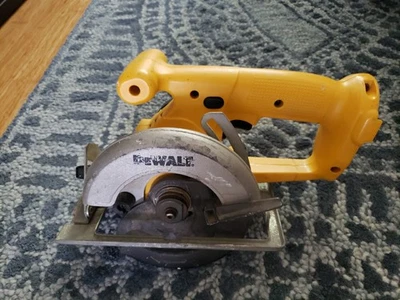 DW935 DeWalt 5-3/8" Trim Saw BARE TOOL ONLY - Image 1 of 4