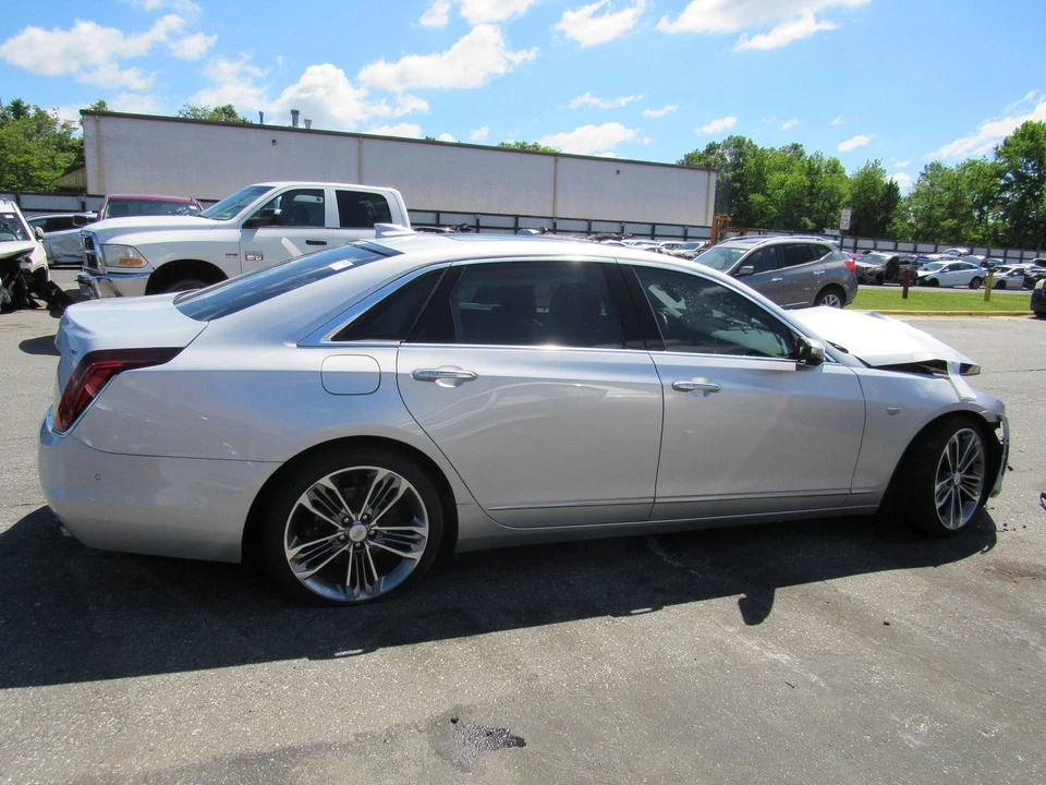 Cadillac CT6 2017 tapa central OEM 22953467 Foto 1 de 4