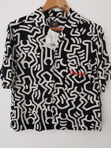BNWT H&M x Keith Haring All Over Print Short Sleeved Crop Shirt Size Small * NEW - Picture 1 of 12