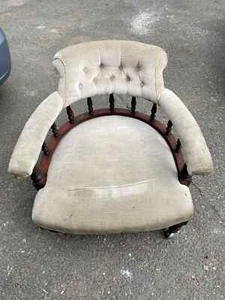 Antiker viktorianischer Sessel - getuftete Rückenlehne, Spindeln, Rollen - reparaturbedürftig - Bild 1 von 6