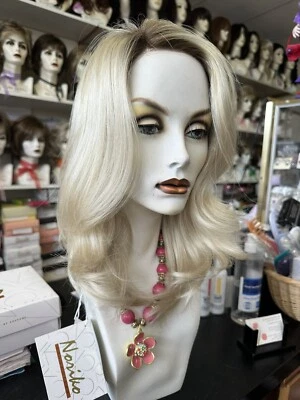 “Jules” de NORIKO en Champagne-R Encaje Frontal Sexy Parte Lateral Reg. $348,00 ❤️ Foto 1 de 4