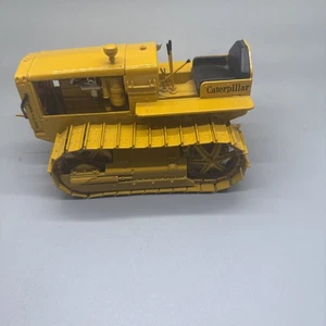 Caterpillar Twenty Two Crawler Tractor - 1/16 - Norscot #55154 - Missing One Tra - Picture 1 of 12