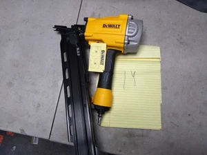 DEWALT DWF83PL PNEUMATIC 21-DEGREE COLLATED AIR FRAMING NAIL GUN #14 - Picture 1 of 3
