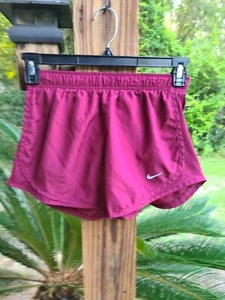 NIKE Dri-fit pantaloncino donna taglia S bordeaux foderato ecc - Foto 1 di 5